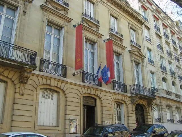 塞尚/马蒂斯与中国瓷器的组合陈设--伊势彦信藏瓷特展